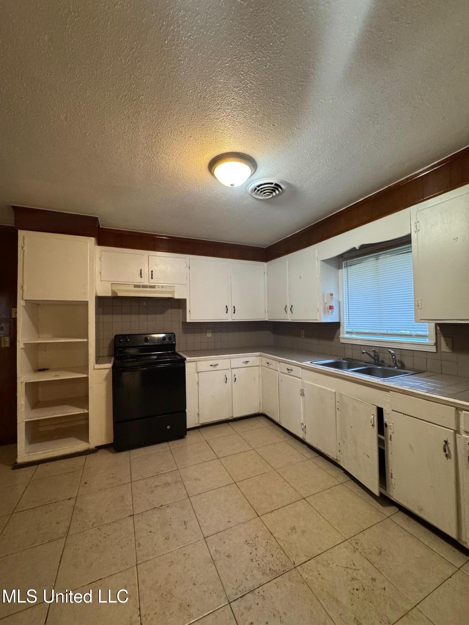 237 Queen Anne Lane Jackson, MS 39209 - Photo 9 of 16 IMG_5574