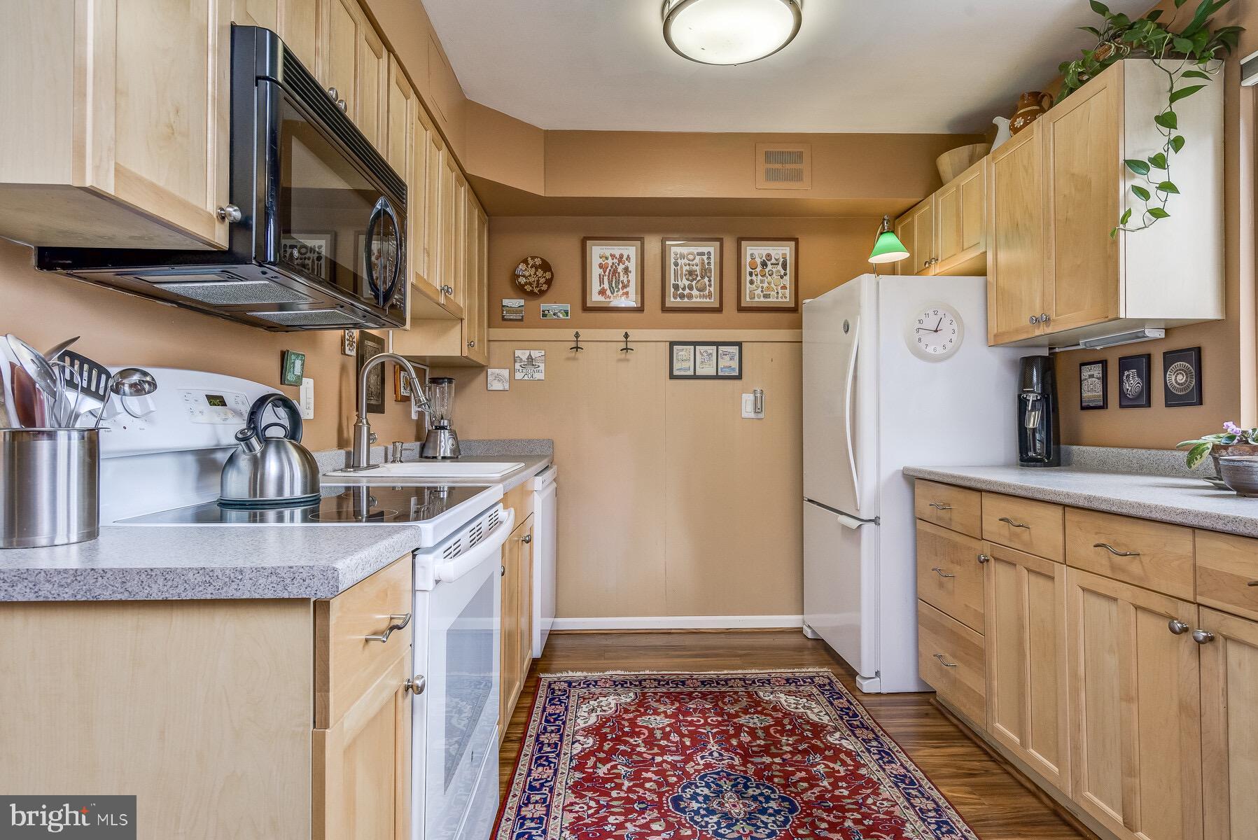 17816 Buehler Road, Unit 166 Olney, MD 20832 - Photo 19 of 38 Lg kitchen for the discerning chef