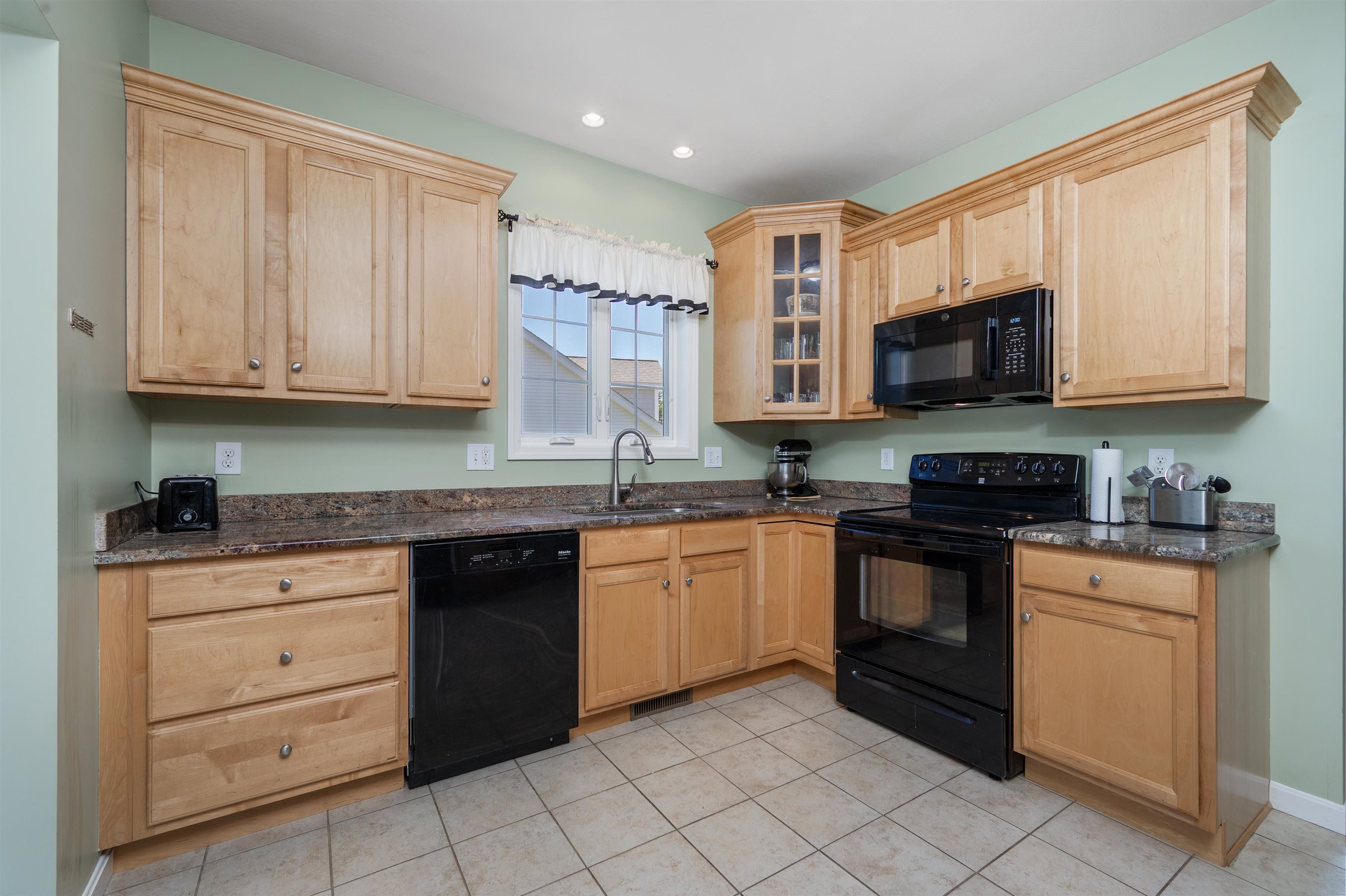 8 Port Way Laconia, NH 03246 - Photo 10 of 39