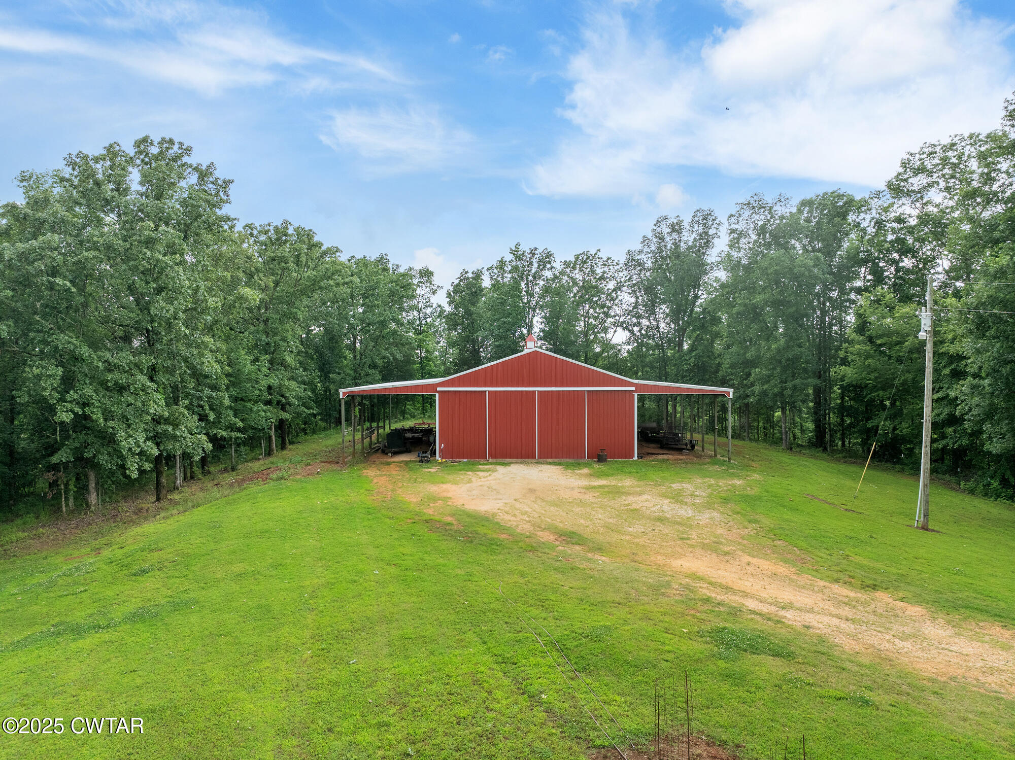 1401 Camper Road Decaturville, TN 38329 - Photo 39 of 40 a backyard of a house with plants and large trees