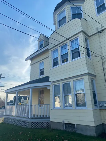 $1,950 | 103 West Broad Street, Unit 1, Pawcatuck, CT 06379