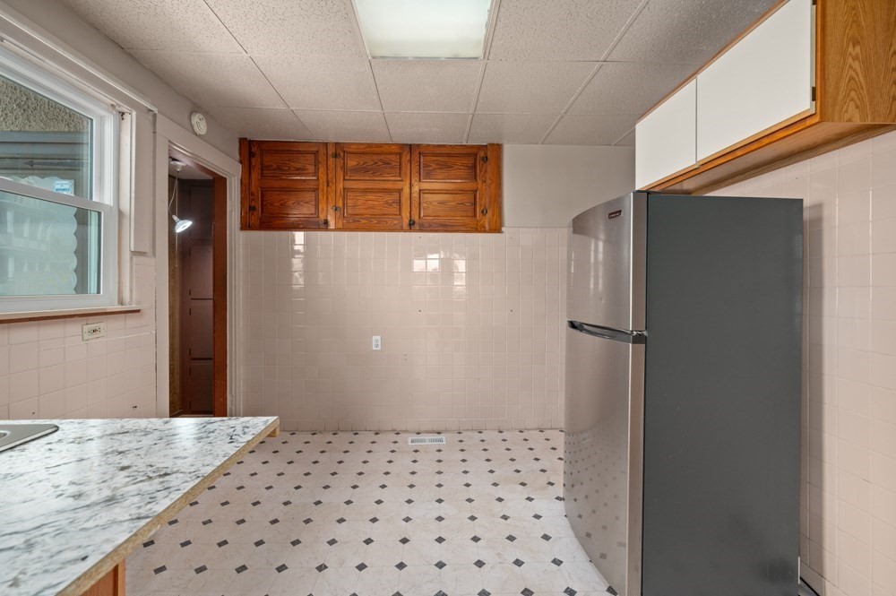 542 Riverside Avenue Medford, MA 02155 - Photo 8 of 37