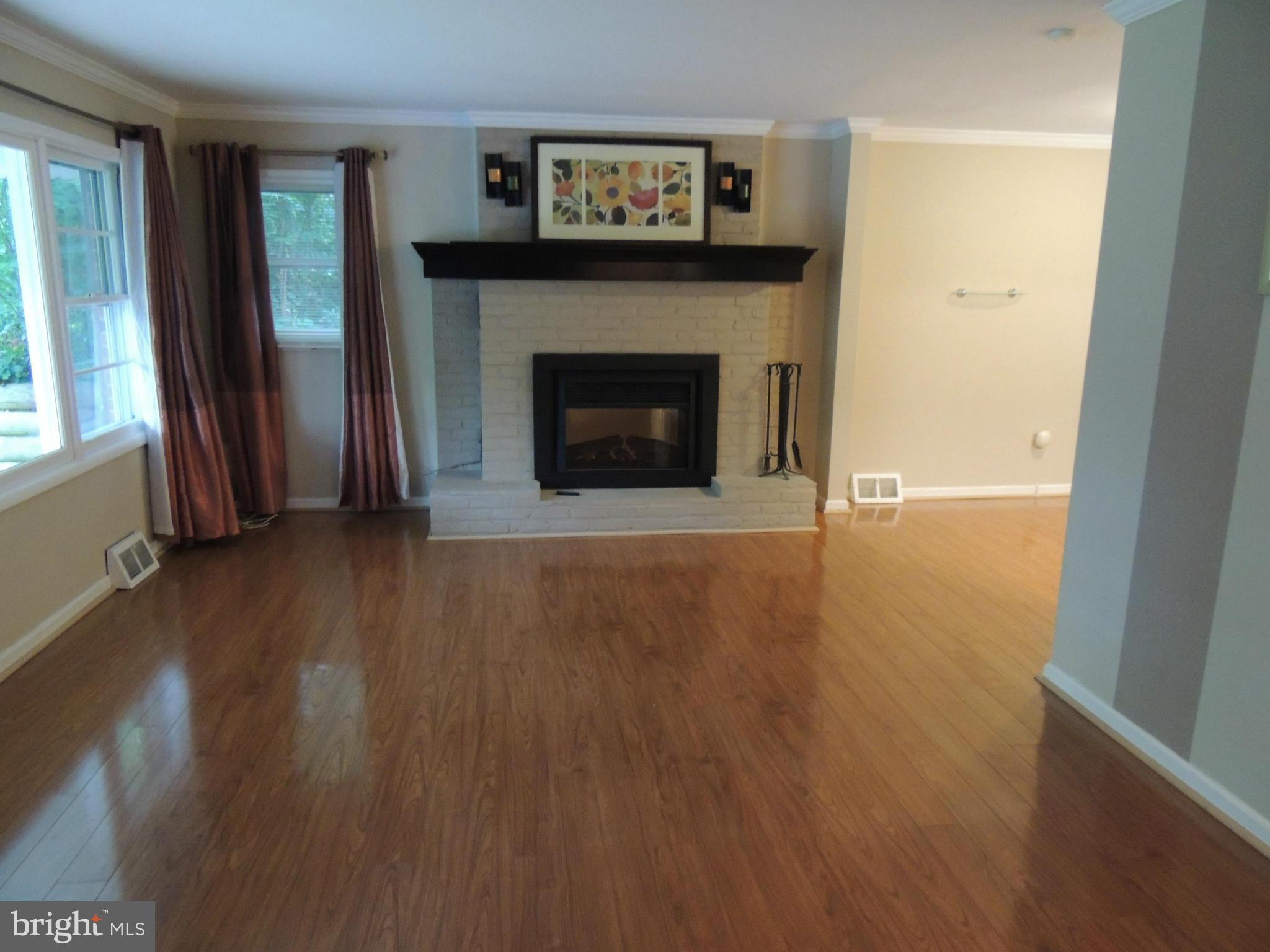 18332 Sharon Road Triangle, VA 22172 - Photo 2 of 13 Living Room