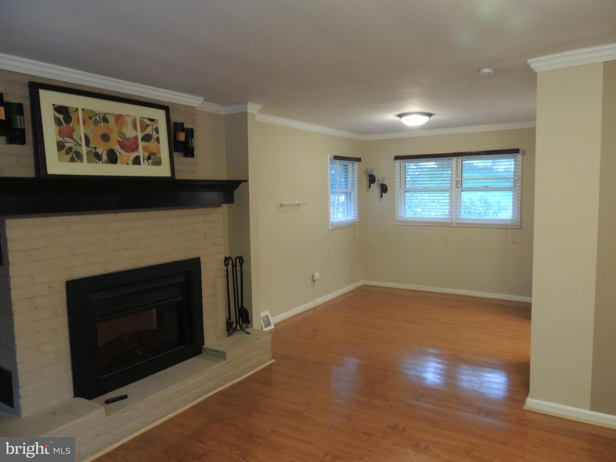 18332 Sharon Road Triangle, VA 22172 - Photo 3 of 13 Living Room