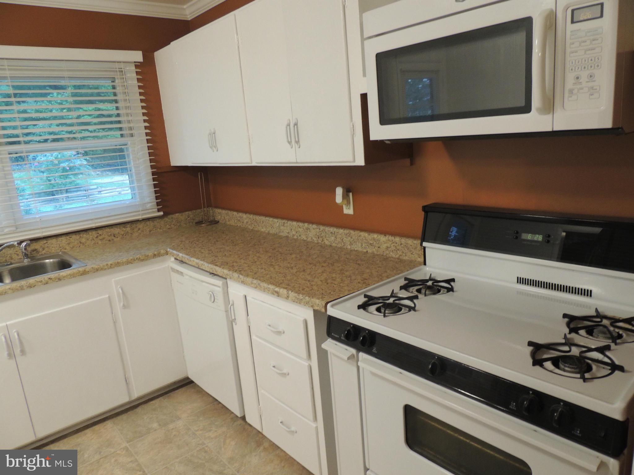 18332 Sharon Road Triangle, VA 22172 - Photo 5 of 13 Kitchen