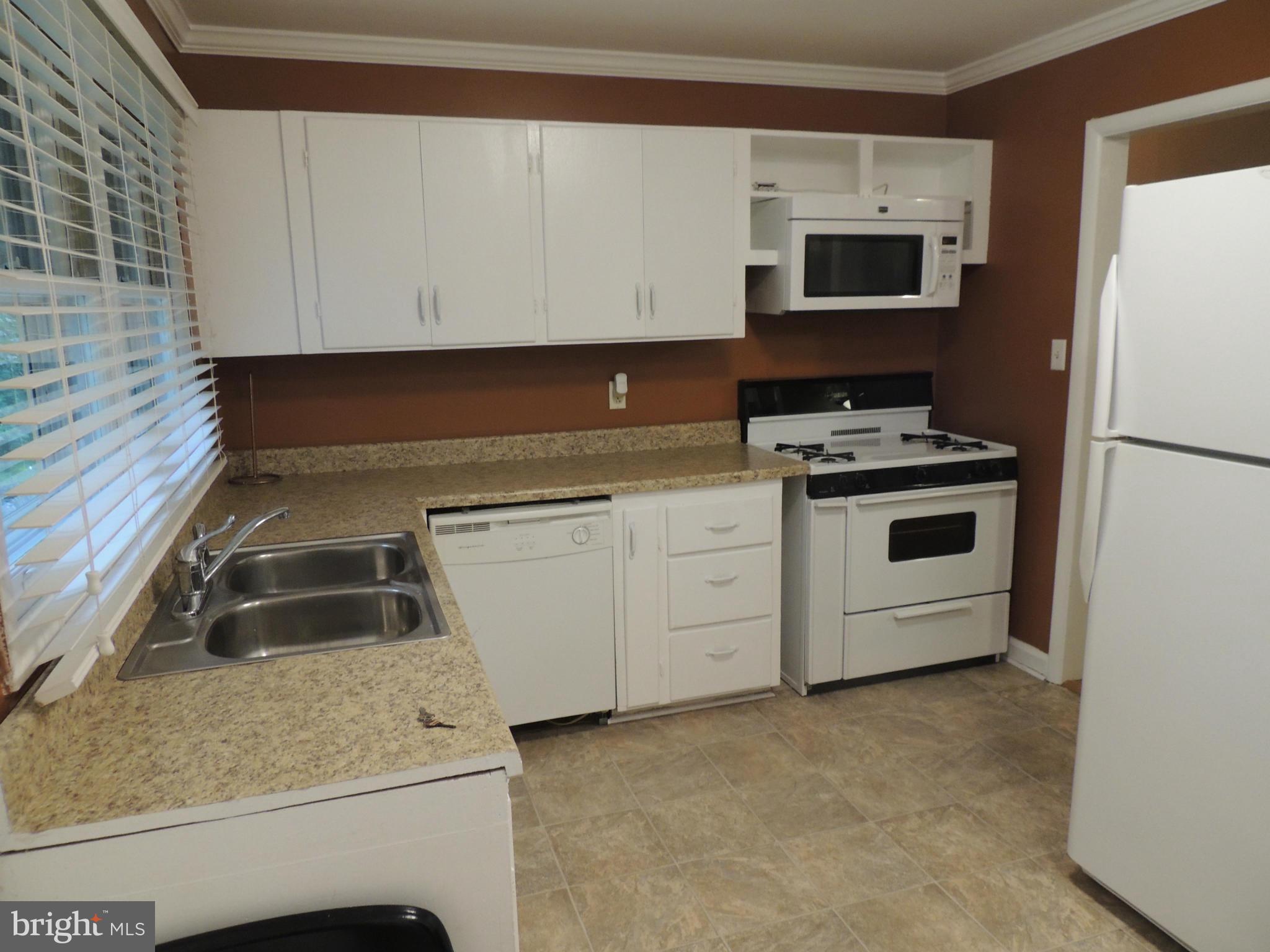 18332 Sharon Road Triangle, VA 22172 - Photo 6 of 13 Kitchen