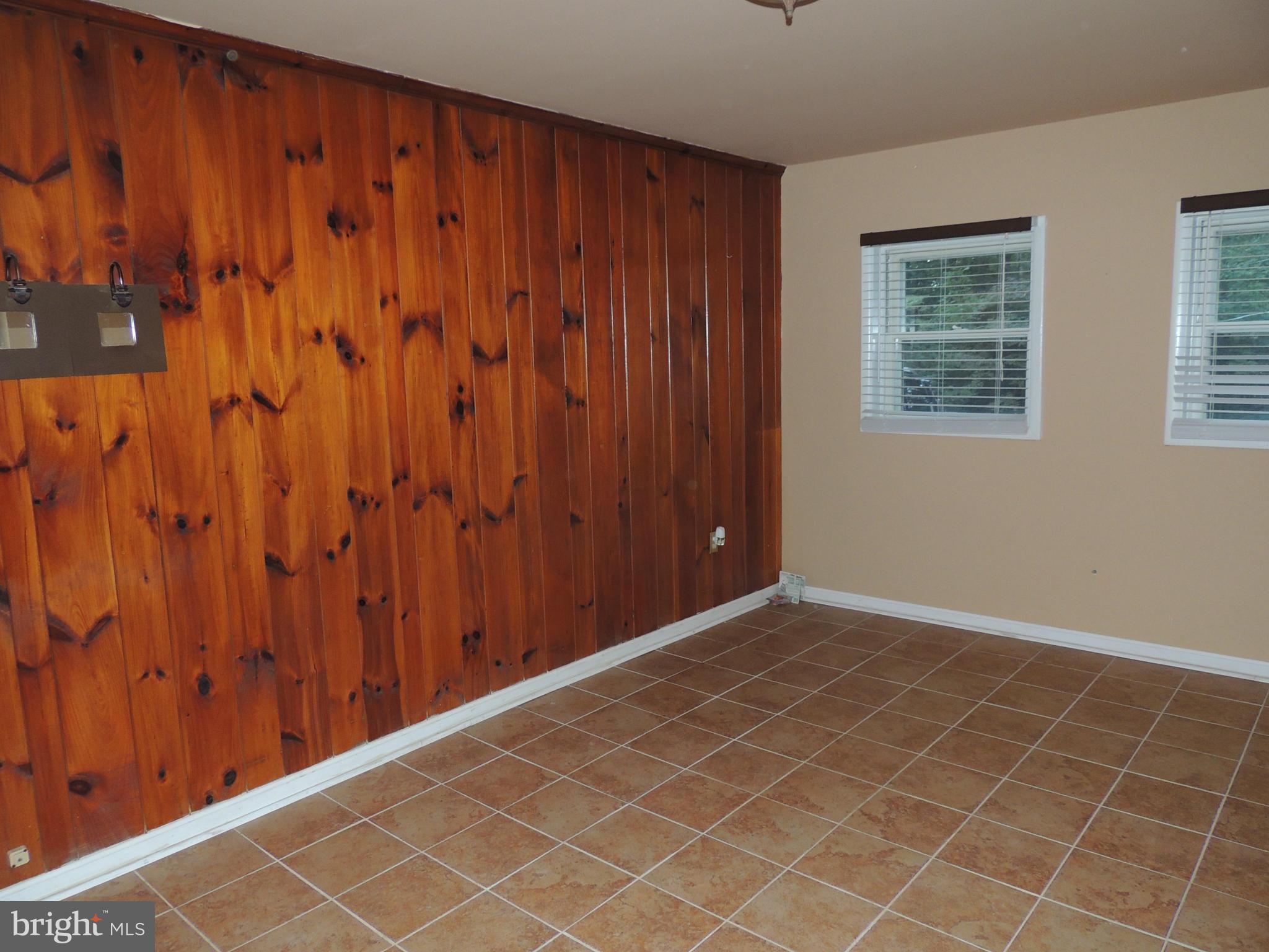 18332 Sharon Road Triangle, VA 22172 - Photo 7 of 13 Family Room