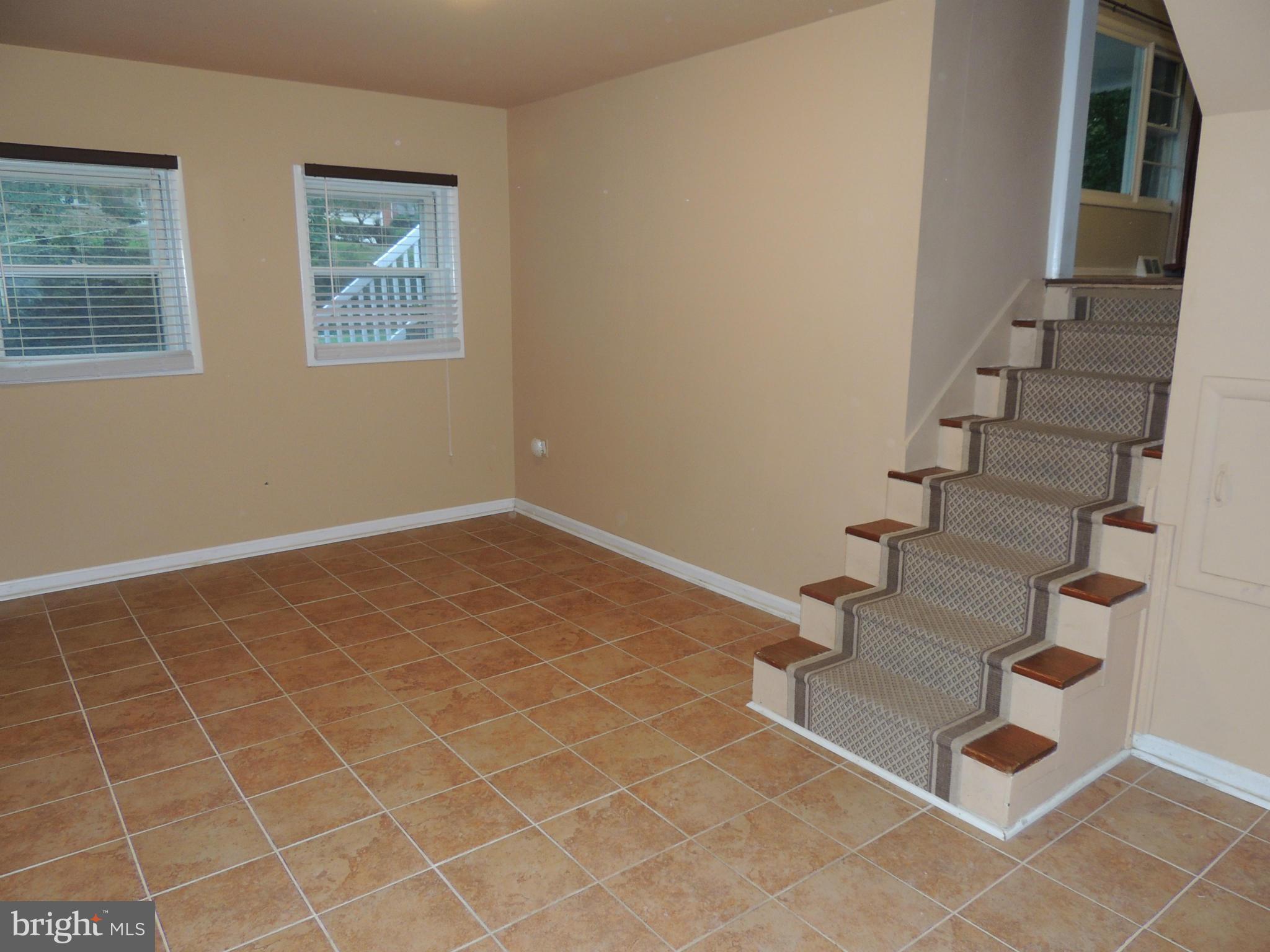 18332 Sharon Road Triangle, VA 22172 - Photo 8 of 13 Family Room