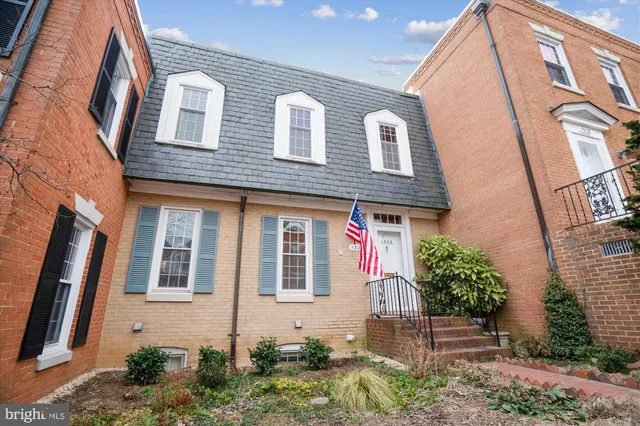 $1,175,000 | 1326 North Lynnbrook Drive, Arlington, VA 22201