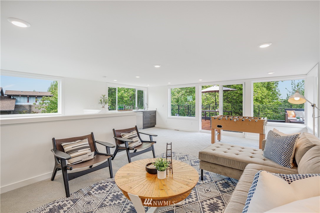 3217 East Spring Street Seattle, WA 98122 - Photo 27 of 33 a living room with furniture and a table