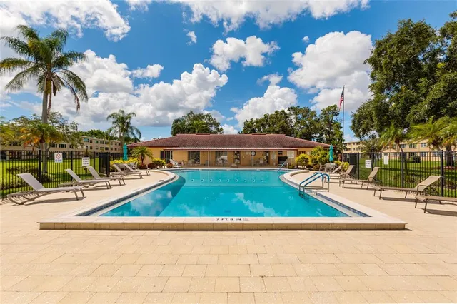 $219,900 | 5095 Bay Street Northeast, Unit 102, St. Petersburg, FL 33703