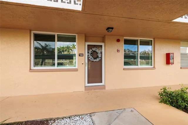 $219,900 | 5095 Bay Street Northeast, Unit 102, St. Petersburg, FL 33703
