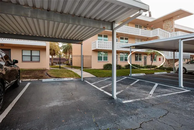 $219,900 | 5095 Bay Street Northeast, Unit 102, St. Petersburg, FL 33703