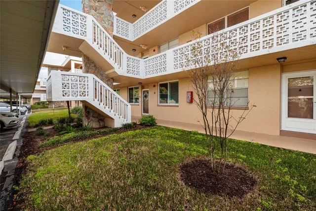 $219,900 | 5095 Bay Street Northeast, Unit 102, St. Petersburg, FL 33703