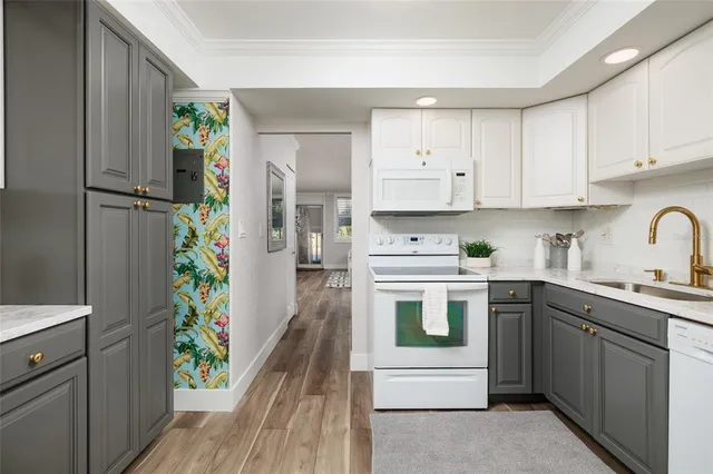 $219,900 | 5095 Bay Street Northeast, Unit 102, St. Petersburg, FL 33703