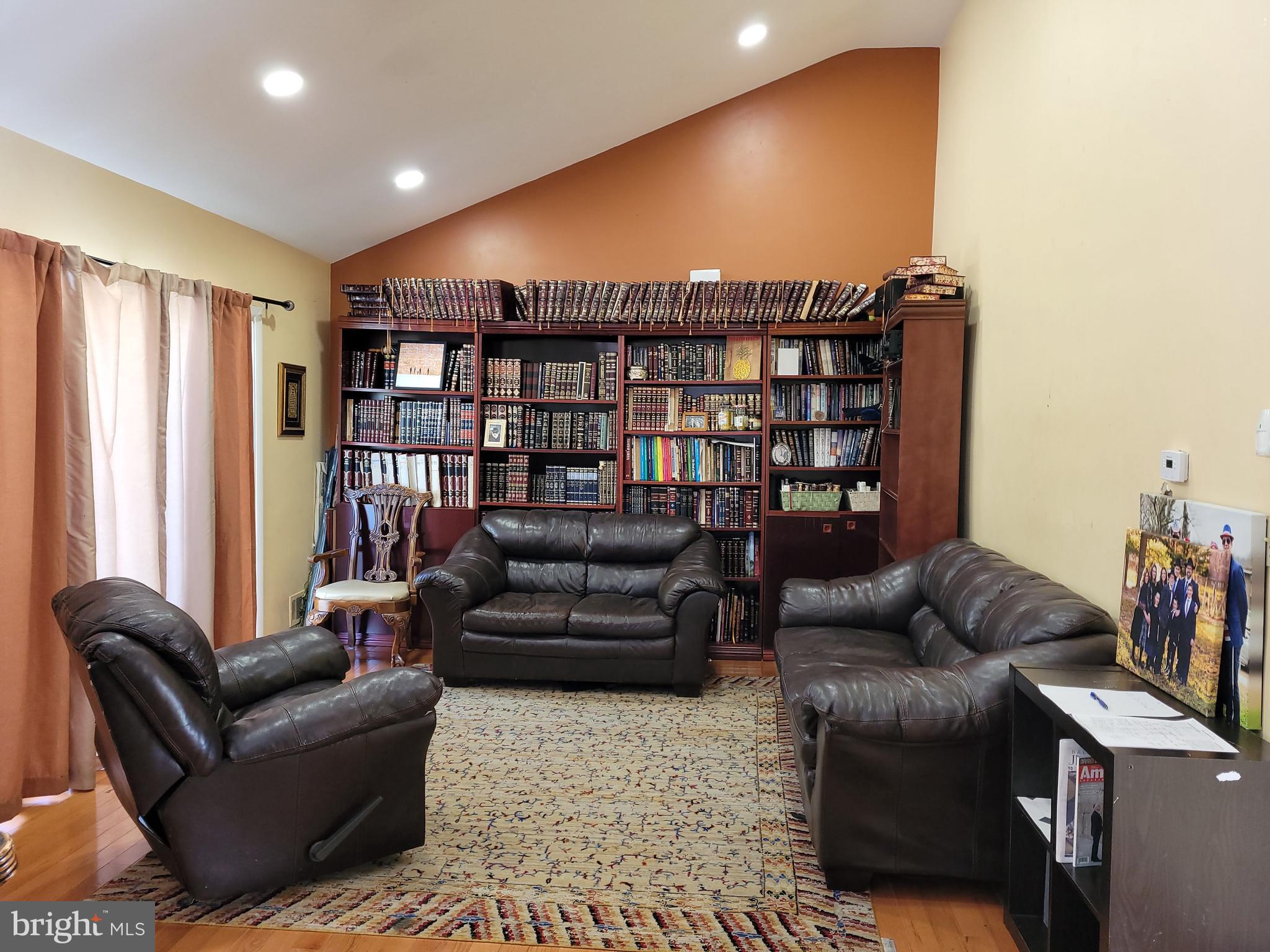 2806 Steele Road Baltimore, MD 21209 - Photo 3 of 20