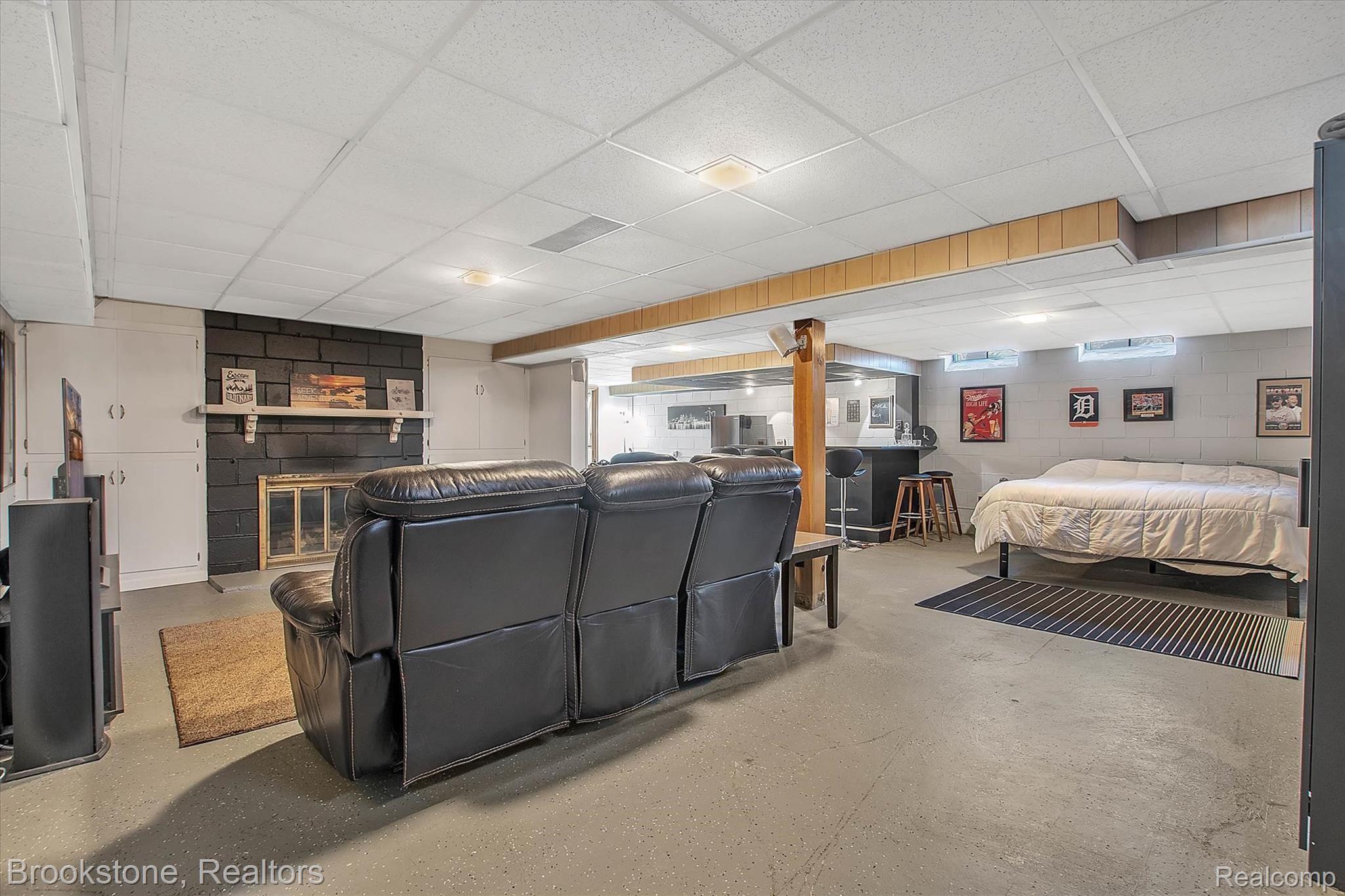 15670 Meadowbrook Road Redford, MI 48239 - Photo 37 of 43 15670 Meadowbrook-WindowStill-Real-Estate-Photography-37.jpg