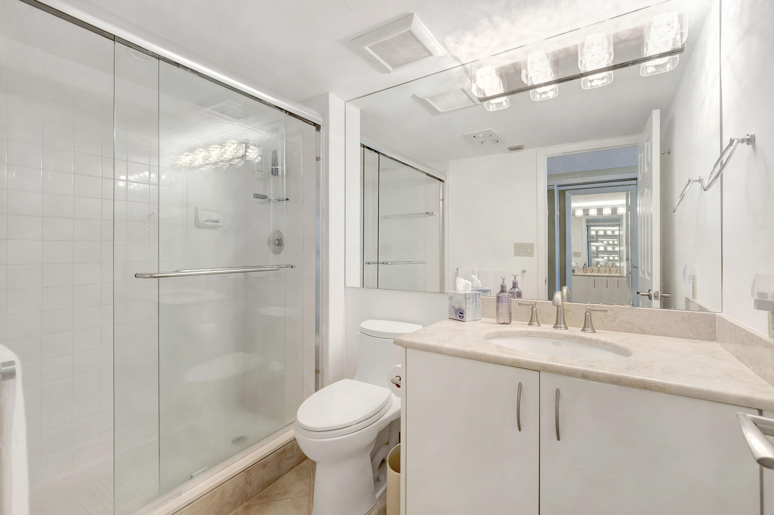 901 East Camino Real, Unit 5C Boca Raton, FL 33432 - Photo 30 of 68 GUEST BATH