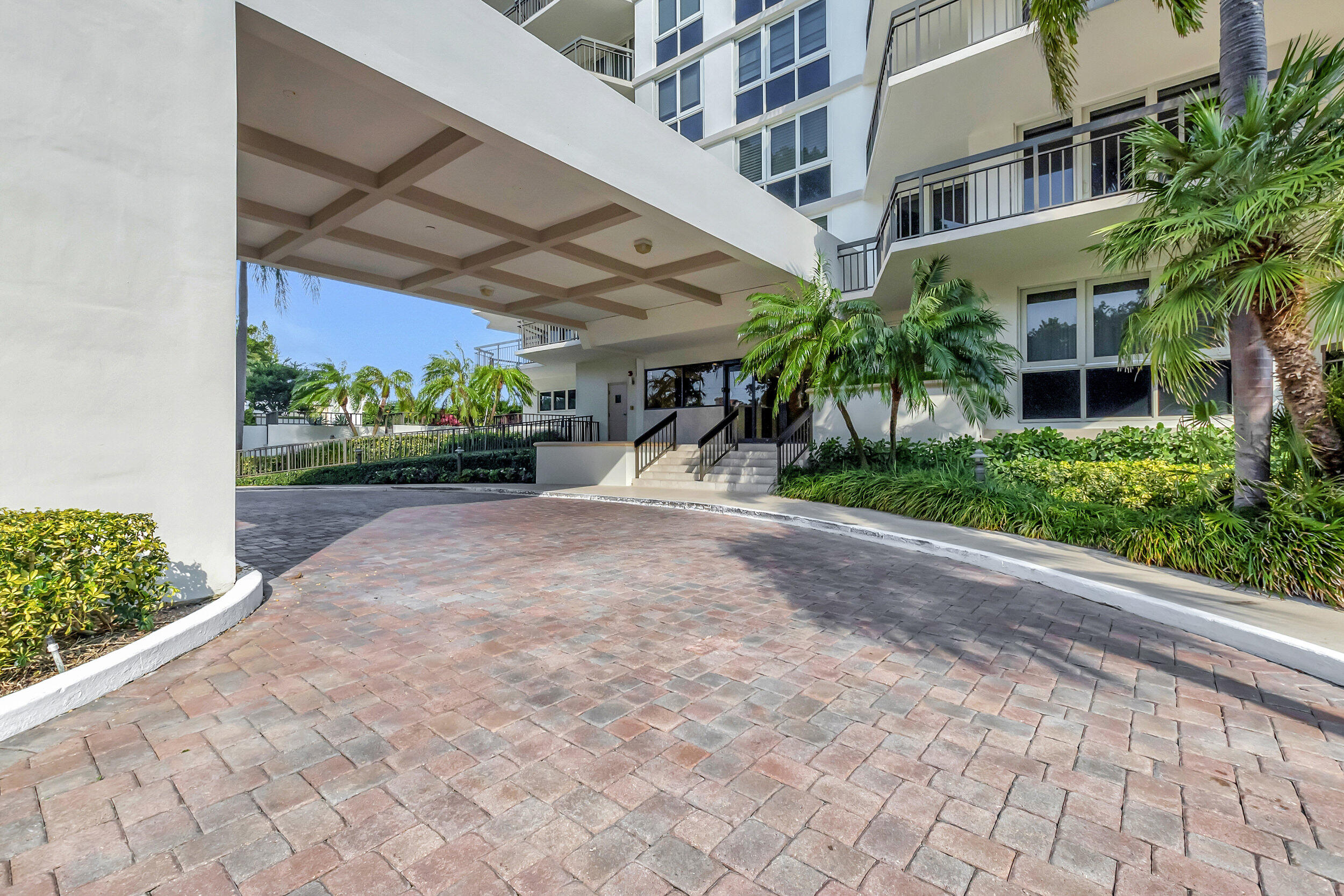 901 East Camino Real, Unit 5C Boca Raton, FL 33432 - Photo 7 of 68 ENTRANCE