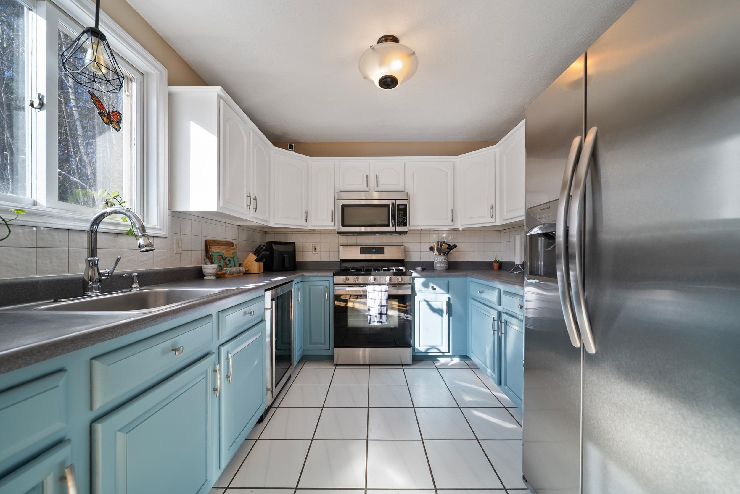 8 Standish Way, Unit 8 Amherst, NH 03031 - Photo 11 of 42