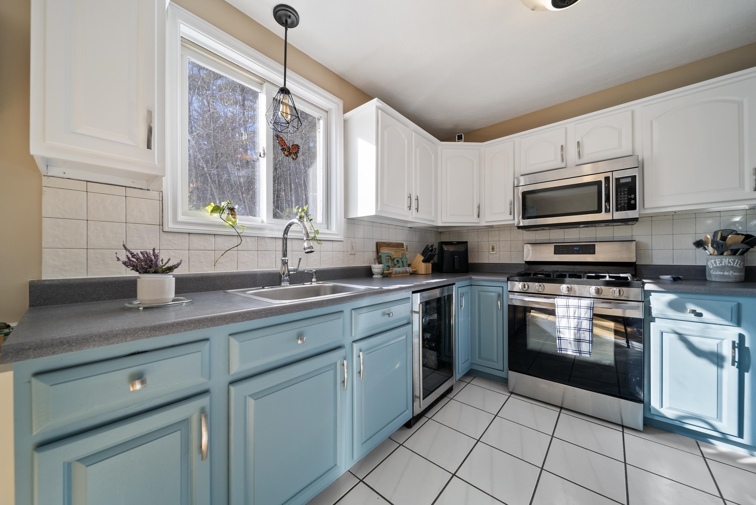 8 Standish Way, Unit 8 Amherst, NH 03031 - Photo 12 of 42