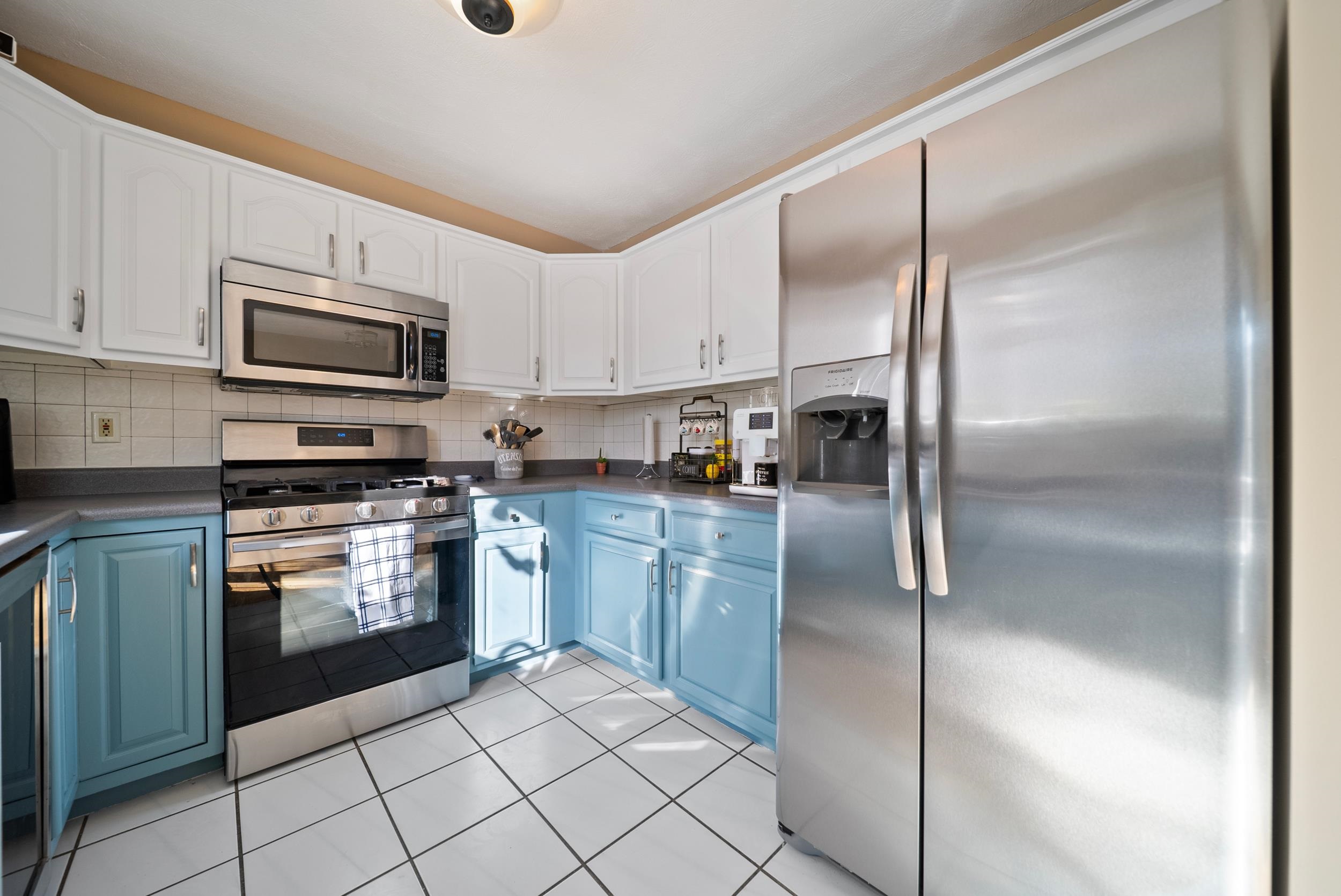 8 Standish Way, Unit 8 Amherst, NH 03031 - Photo 13 of 42