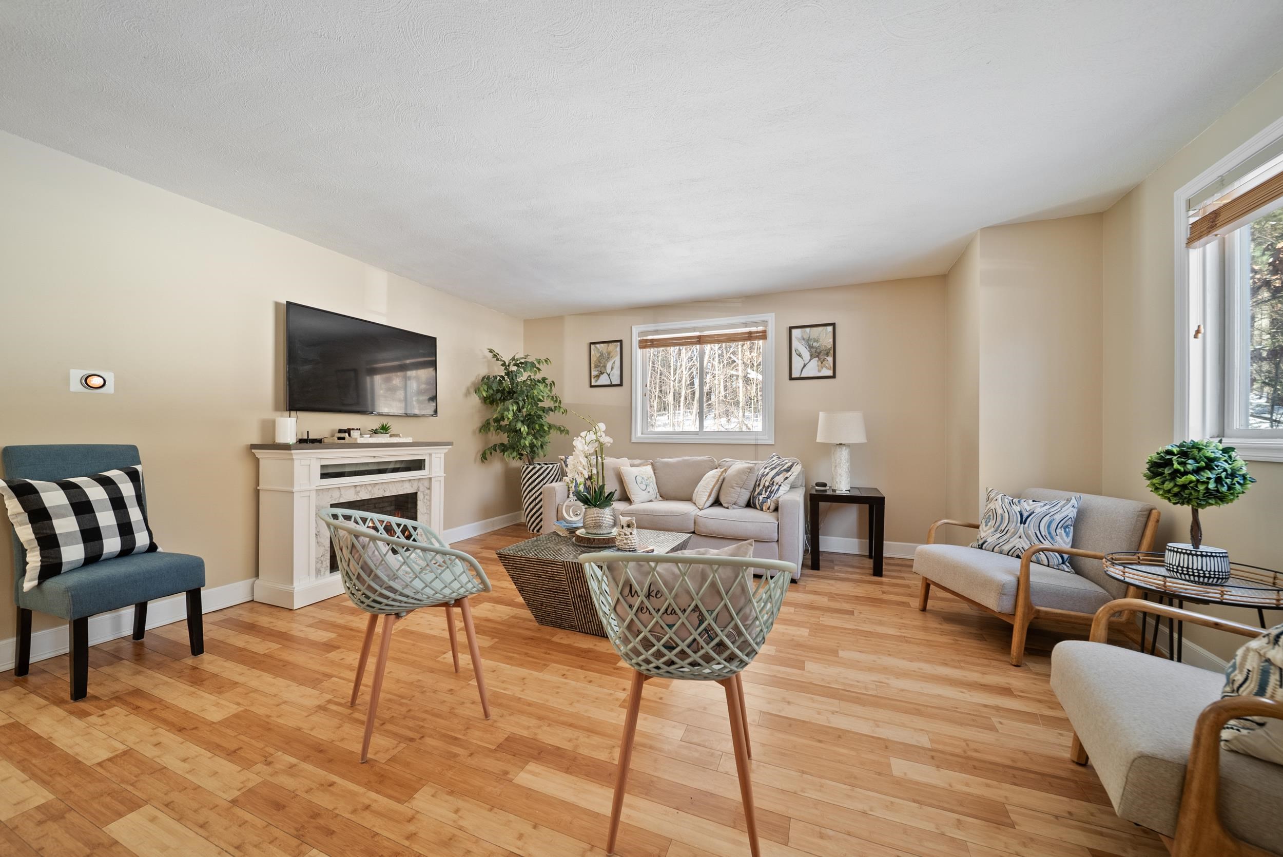 8 Standish Way, Unit 8 Amherst, NH 03031 - Photo 3 of 42