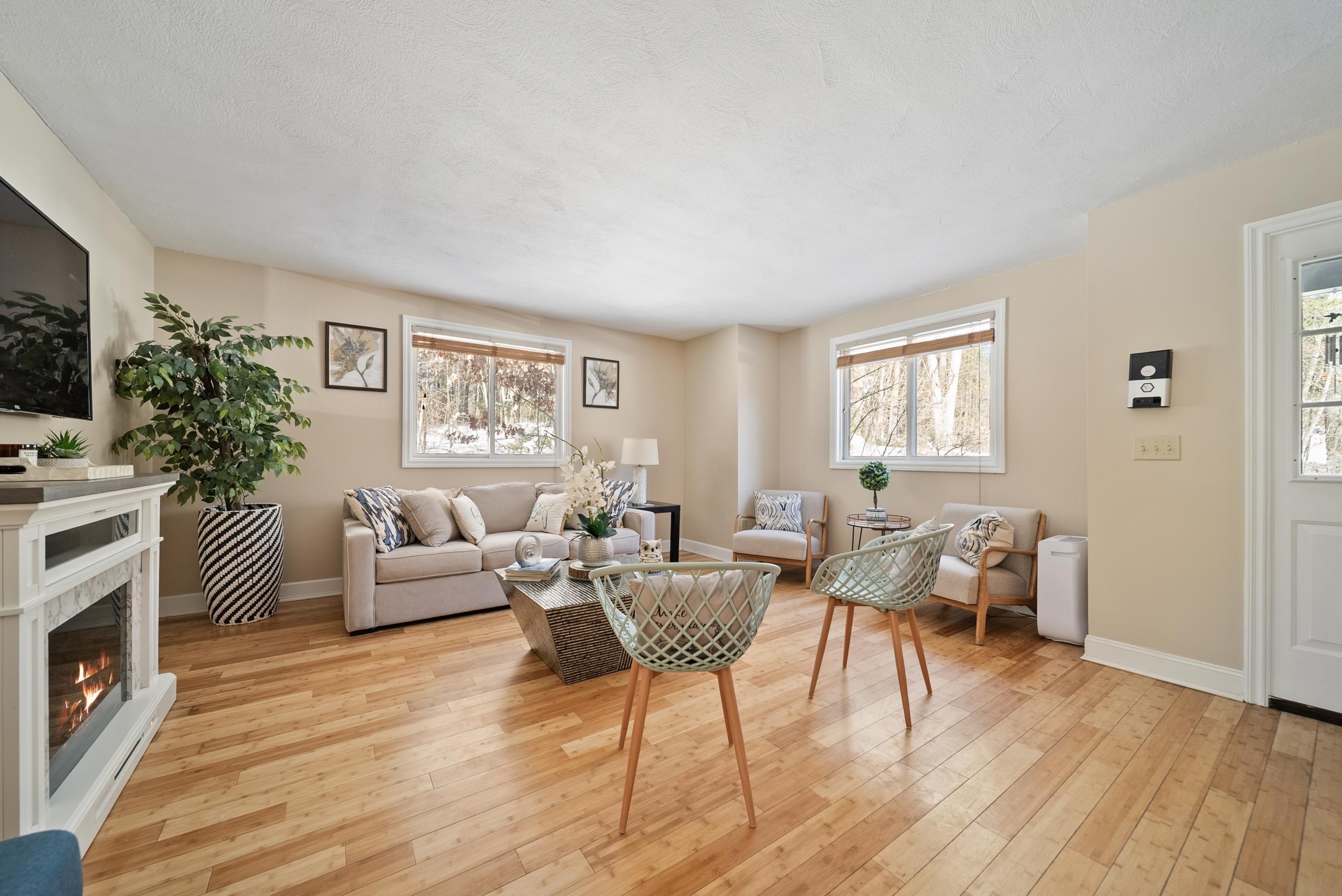 8 Standish Way, Unit 8 Amherst, NH 03031 - Photo 4 of 42