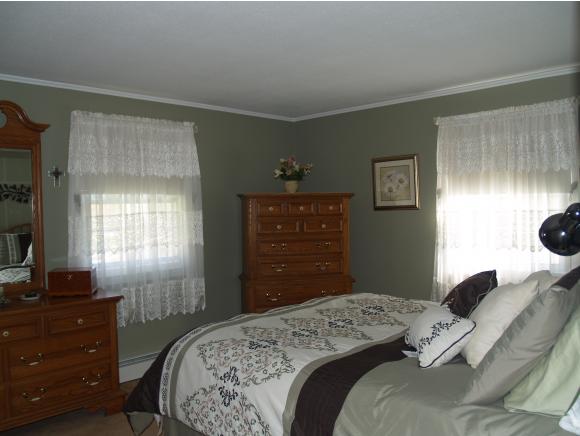 12 Gordon Road Derry, NH 03038 - Photo 11 of 18