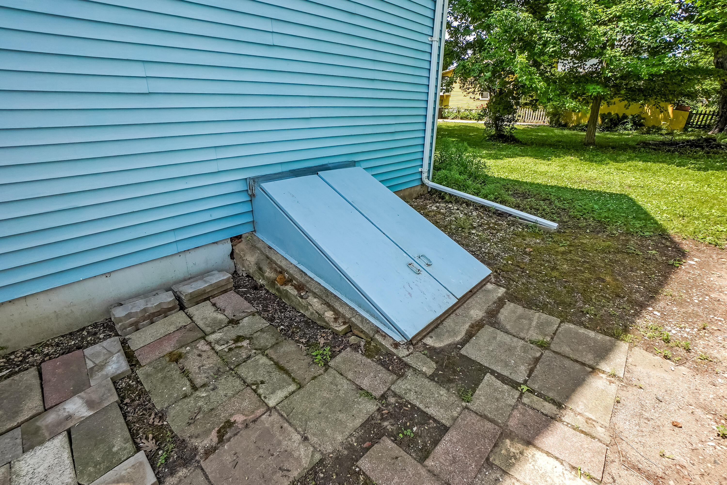 224 Plank Road Mukwonago, WI 53149 - Photo 29 of 30 Outside Basement Access