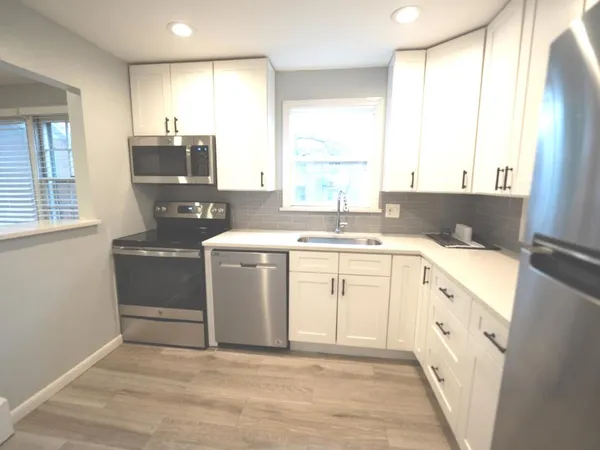 $1,780 | 2602 Central Street, Unit 2D, Evanston, IL 60201