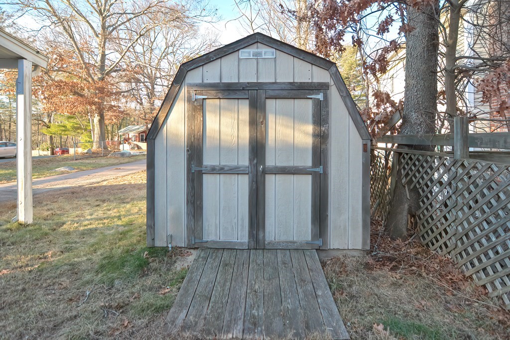 56 South Shore Road Holbrook, MA 02343 - Photo 4 of 24