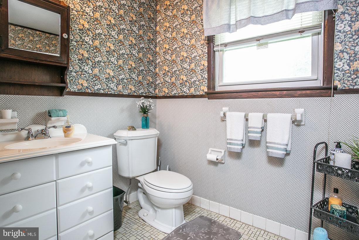 3119 Taft Road Norristown, PA 19403 - Photo 23 of 38 Full Bath (1st floor) with Tub/Shower