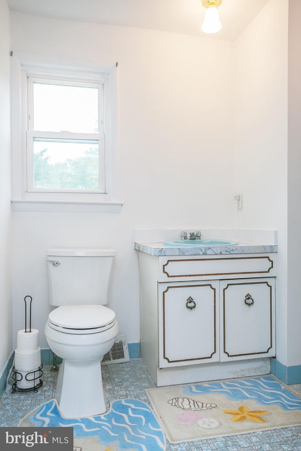 3119 Taft Road Norristown, PA 19403 - Photo 27 of 38 Bath #2 (2nd floor)