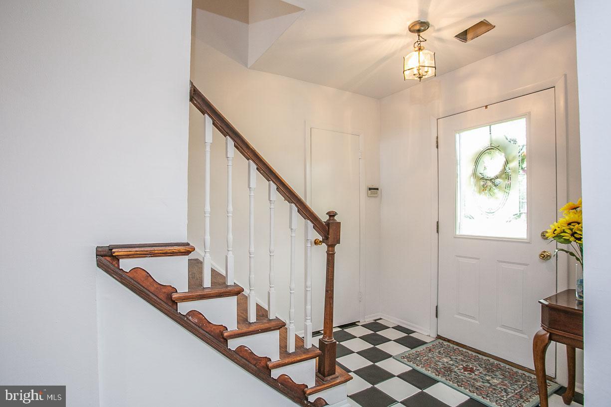 3119 Taft Road Norristown, PA 19403 - Photo 8 of 38 Foyer