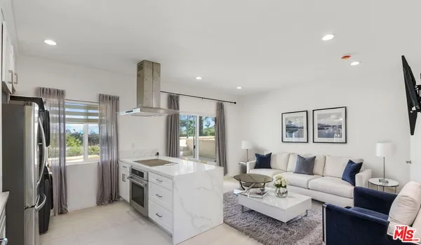 $2,400 | 21727 Planewood Drive, Woodland Hills, CA 91364