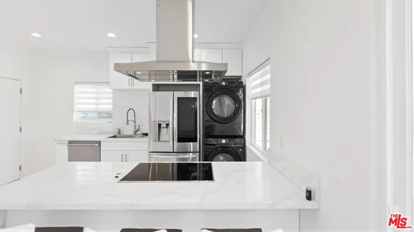 $2,400 | 21727 Planewood Drive, Woodland Hills, CA 91364