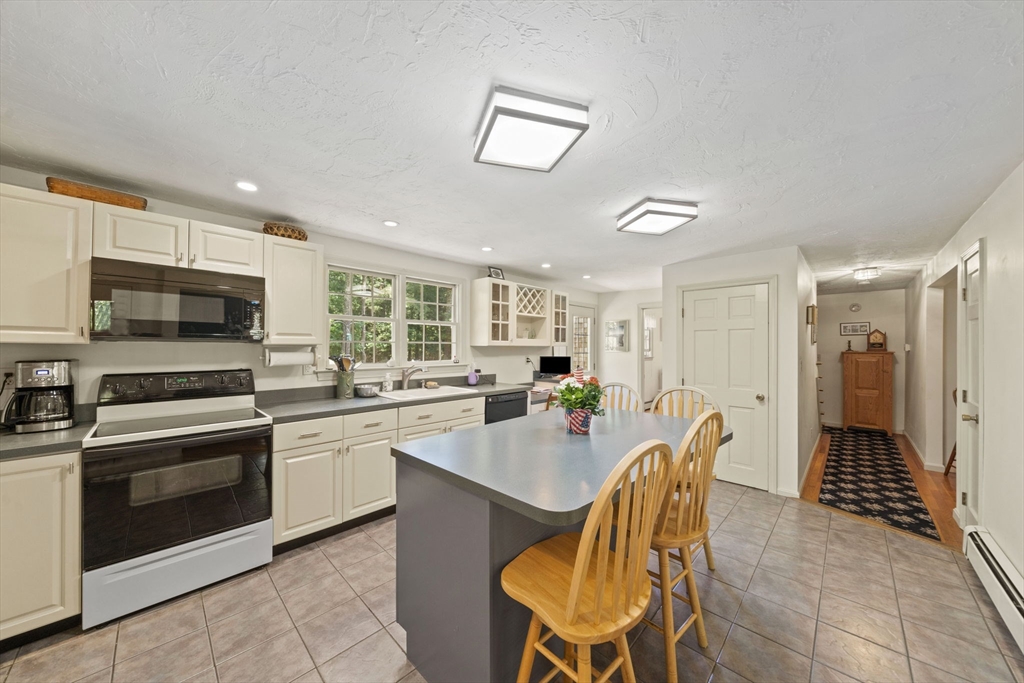 45 Sherman Way Marshfield, MA 02050 - Photo 3 of 20