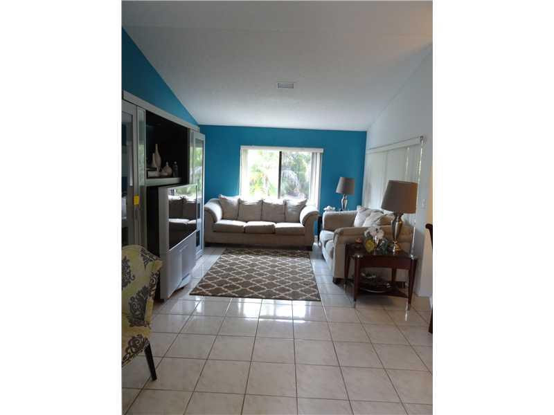 21613 Yellowstone Park Drive Boca Raton, FL 33428 - Photo 11 of 35 Living Room