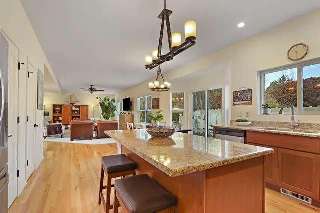 $799,900 | 699 South Stone Rdg Drive, Lake Geneva, WI 53147