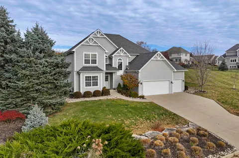 $799,900 | 699 South Stone Rdg Drive, Lake Geneva, WI 53147