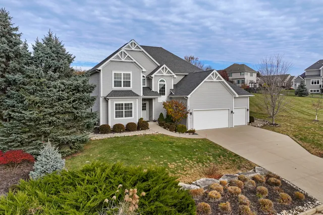 $799,900 | 699 South Stone Rdg Drive, Lake Geneva, WI 53147