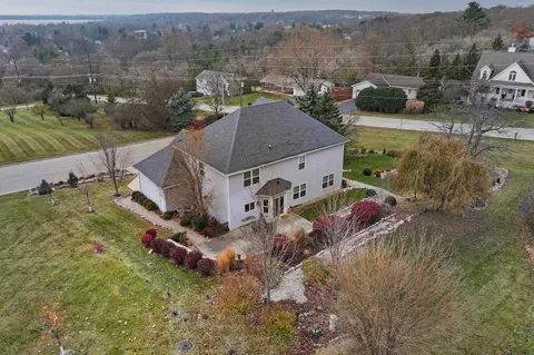 $799,900 | 699 South Stone Rdg Drive, Lake Geneva, WI 53147