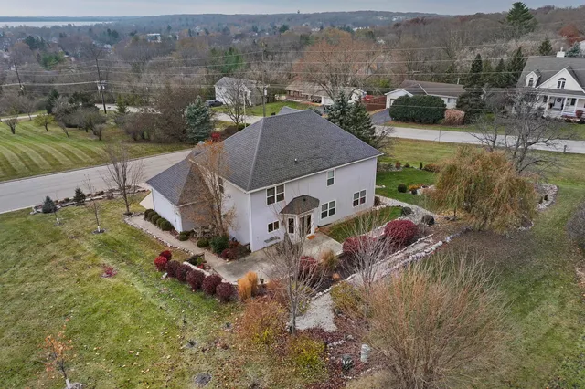 $799,900 | 699 South Stone Rdg Drive, Lake Geneva, WI 53147