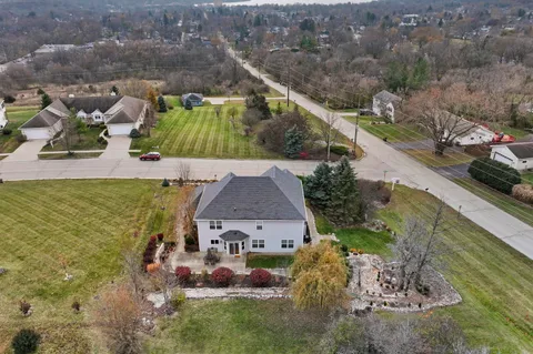 $799,900 | 699 South Stone Rdg Drive, Lake Geneva, WI 53147