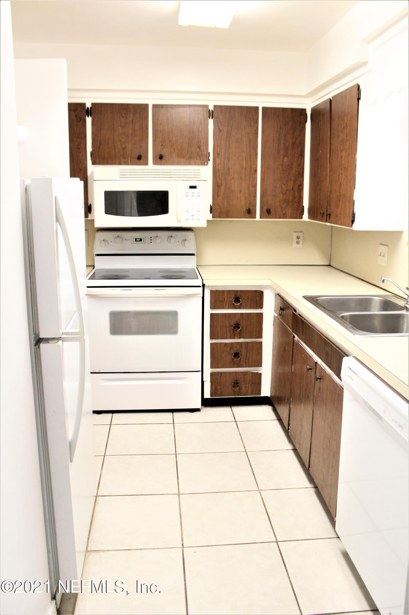 1557 El Prado Road, Unit 4 Jacksonville, FL 32216 - Photo 4 of 9 kitchen_1(1)