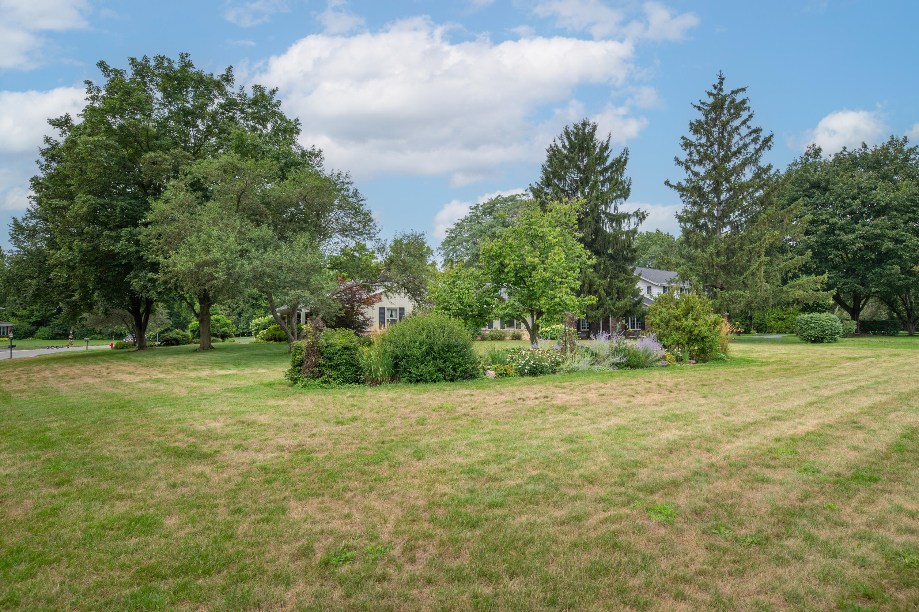 15720 West Roualt Street Brookfield, WI 53005 - Photo 36 of 38 Side Yard
