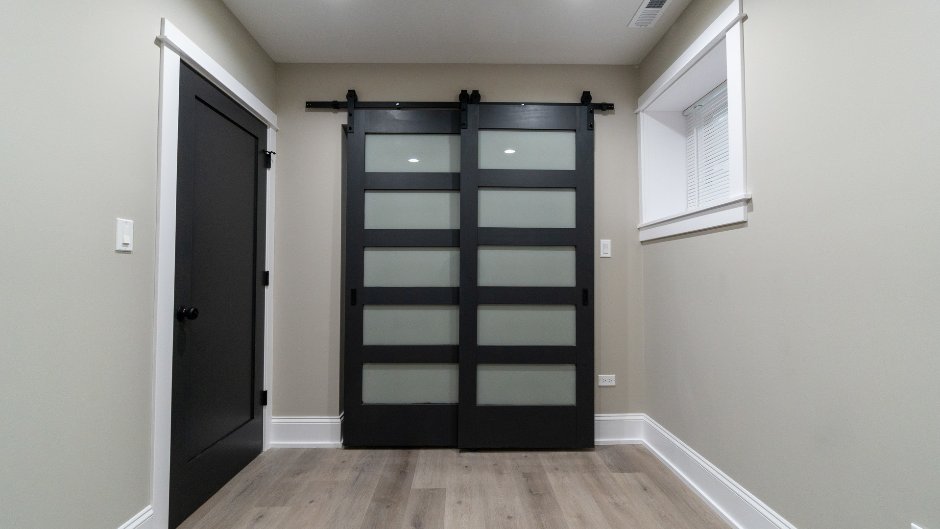 4745 North Beacon Street, Unit GS Chicago, IL 60640 - Photo 26 of 43 a view of a hallway