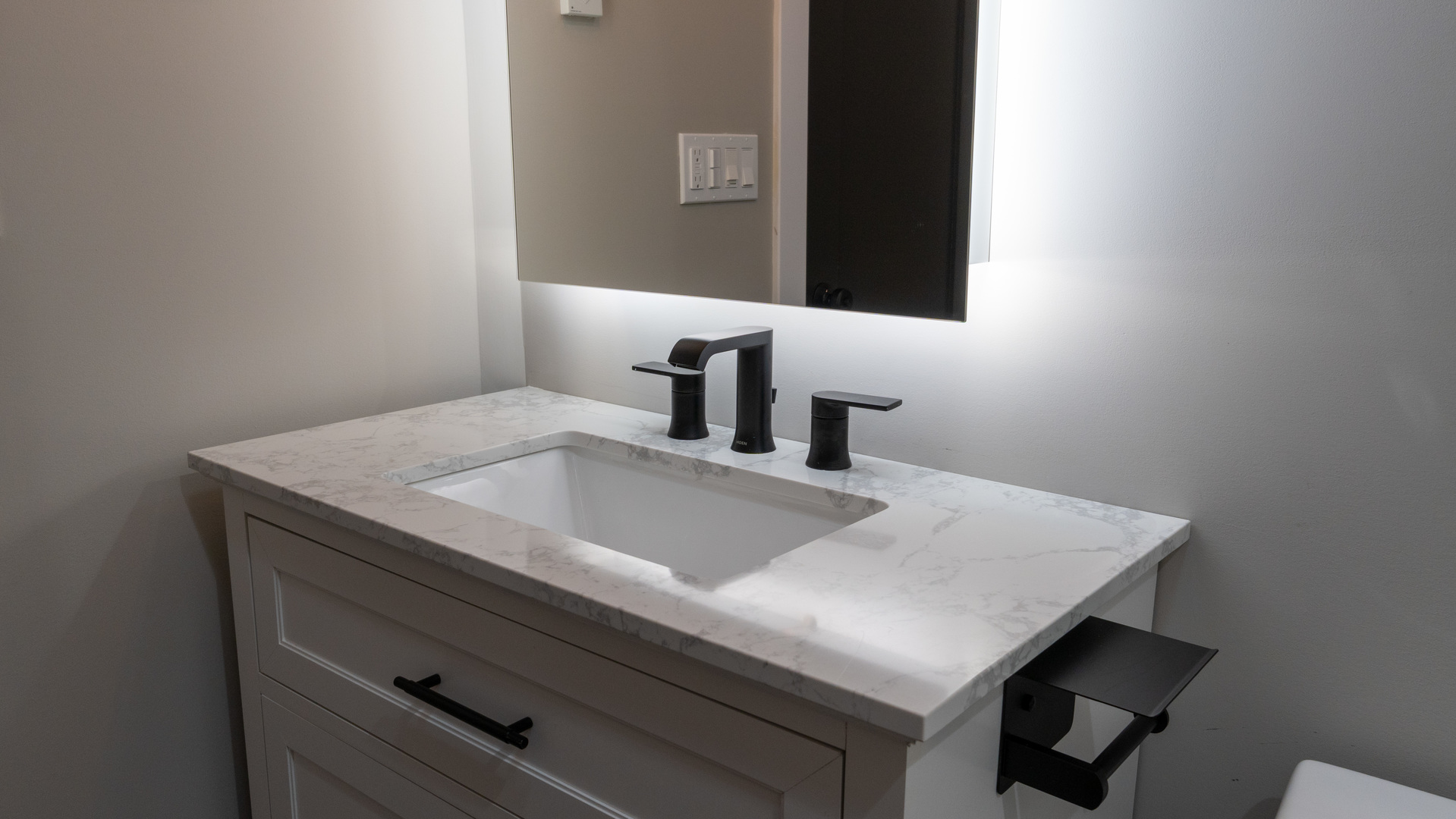 4745 North Beacon Street, Unit GS Chicago, IL 60640 - Photo 33 of 43 a bathroom with a sink vanity and a mirror