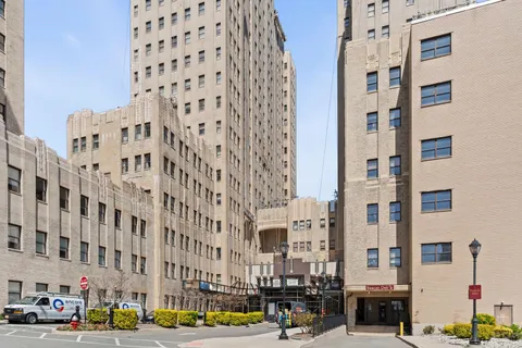 $565,000 | 4 Beacon Way, Unit 805, Jersey City, NJ 07304
